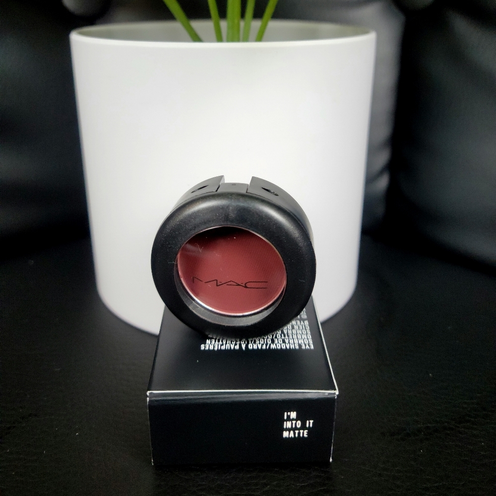 Mac single eyeshadow "I'm into it"